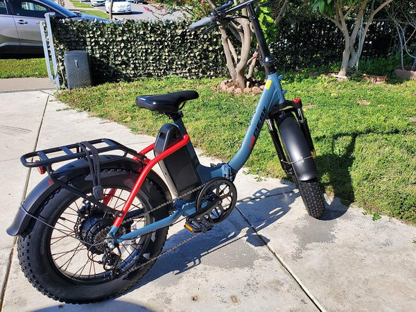 E-Bikes Navigate Golf Courses, Designed for Lightness