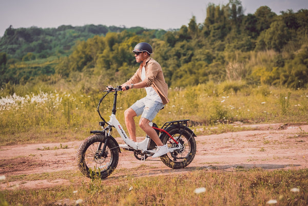 How to dress for riding an electric bike in summer?